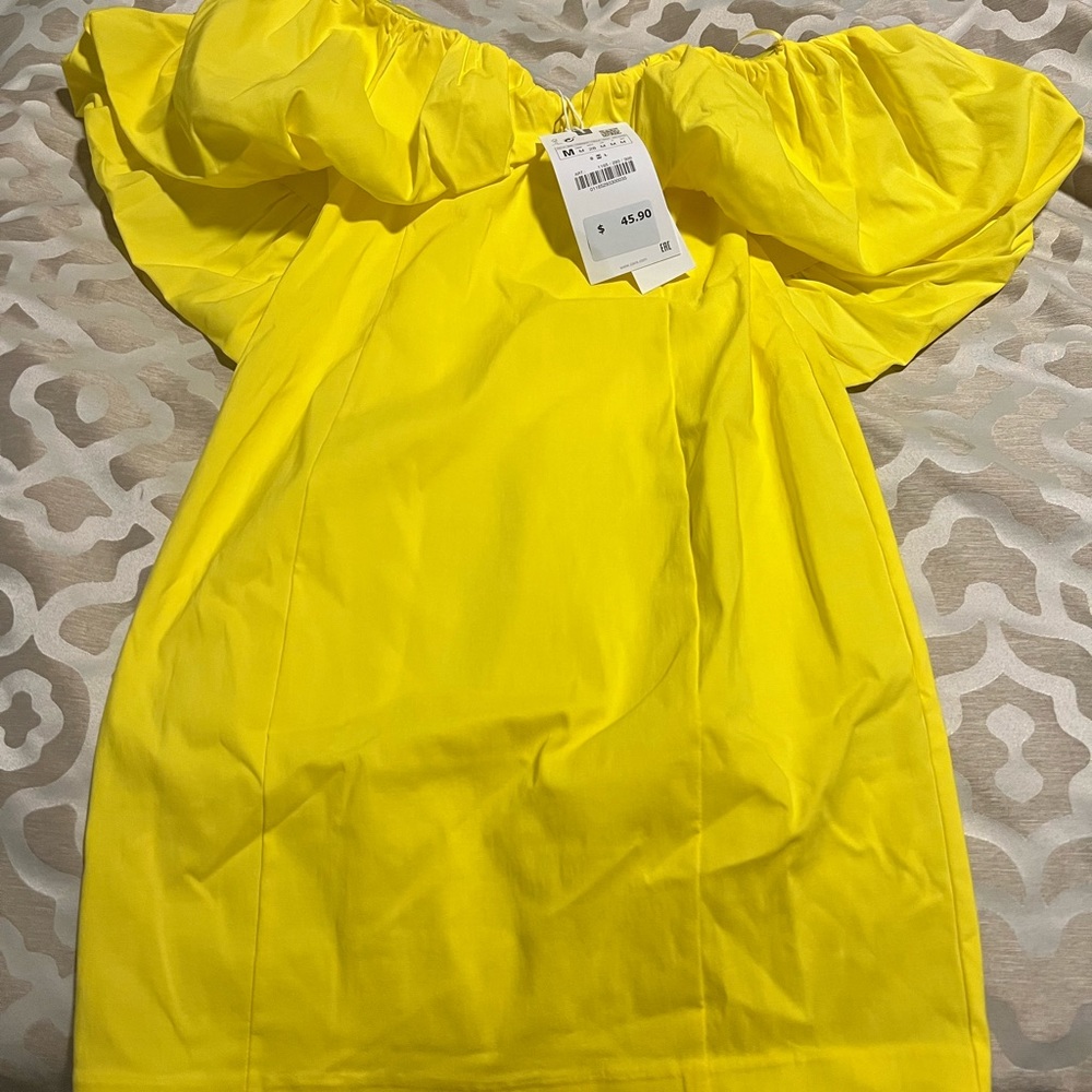 Yellow Zara top! 🌼
